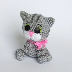 Вязаная игрушка Котик серый