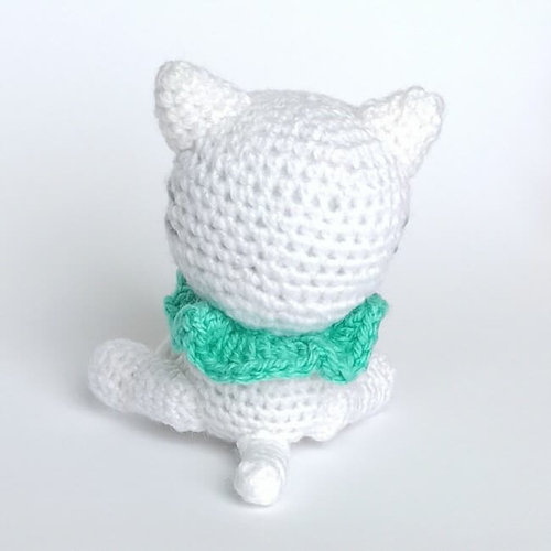 Вязаная игрушка Котик белый